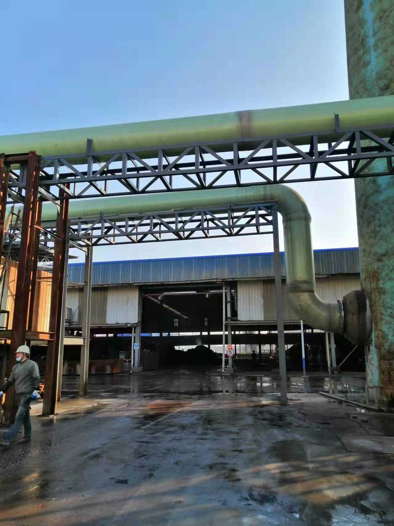 湖南某化工廠玻璃鋼通風管道安裝完成 湖南某化工廠玻璃鋼通風管道安裝完成