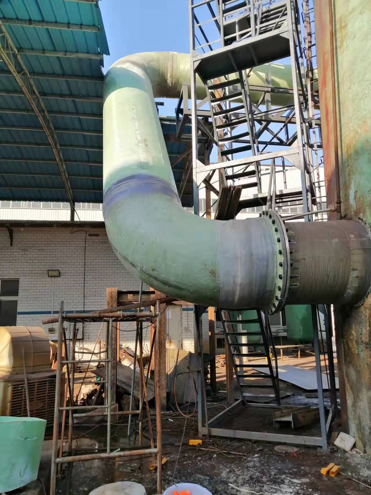 湖南某化工廠玻璃鋼通風管道安裝完成 湖南某化工廠玻璃鋼通風管道安裝完成